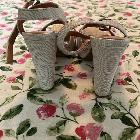 Chinese Laundry light beige high-heeled shoes - Picture 2 of 6